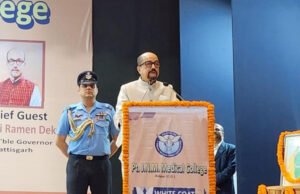 व्हाइट कोट सेरेमनी के अवसर पर नवप्रवेशित चिकित्सा छात्रों ने ली चिकित्सा आचार संहिता की शपथ