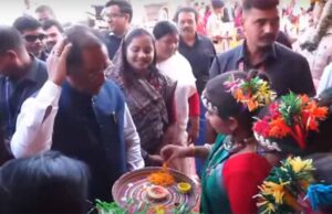 अंतरराष्ट्रीय महिला दिवस पर CM साय और मंत्री लक्ष्मी राजवाड़े ने वृहद महतारी वंदन सम्मेलन का दीप प्रज्वलित कर कार्यक्रम का किया शुभारंभ