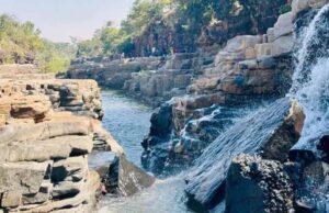 दुड़मा वाटरफॉल बना पर्यटकों के लिए आकर्षण का केंद्र