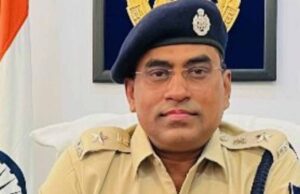 गुना में सांप्रदायिक तनाव के बाद एसपी संजीव कुमार सिन्हा को हटा दिया गया, अंकित सोनी को नया एसपी नियुक्त