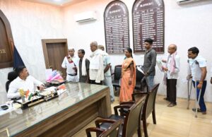 जनदर्शन में कलेक्टर ने सुनी लोगों की समस्याएं