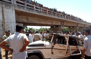 पुल से 50 फीट नीचे नदी में गिरी यात्रियों से भरी बोलेरो, 6 लोगों की मौके पर मौत