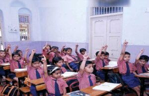 अब सरकारी स्कूलों में भी प्री-प्राइमरी कक्षाएं लगेंगी, इसके तहत तीन साल के बच्चे को प्रवेश दिया जाएगा