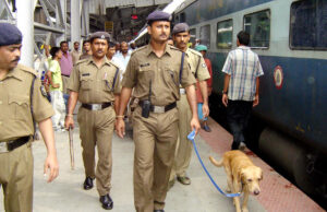 RPF ने बचाए सैकड़ों बच्चे, जान की बाजी लगाकर बचाई यात्रियों की जान, यात्री सामान की भी की सुरक्षा