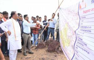 मुख्यमंत्री ने 220 करोड़ रूपए की लागत से बन रही सिद्धबाबा सिंचाई जलाशय परियोजना का किया निरीक्षण
