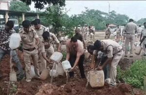 अवैध शराब पर चला बुलडोजर, पुलिस ने 16 लाख की अवैध शराब की नष्ट