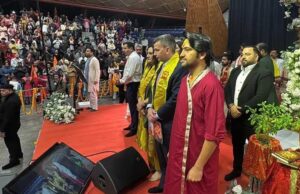 न्यूजीलैंड के प्रधानमंत्री ने बाबा बागेश्वर से की मुलाकात, धीरेंद्र शास्त्री ने सुनाई हनुमानजी की कथा