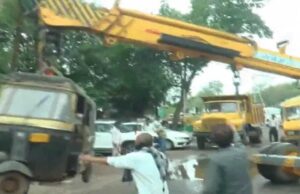 भोपाल में लम्बे समय से एक जगह खड़े कार-ऑटो जब्त: ट्रैफिक सिस्टम सुधारने के लिए सड़क पर उतरा अमला