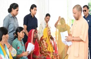 मुख्यमंत्री योगी ने सुनी फरियाद, बोले- हर जरूरतमंद के साथ खड़ी है सरकार