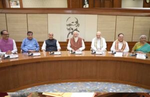पहली बार नौकरी करने वाले युवाओं को मिलेंगे 15,000, कैबिनेट ने इस बड़ी योजना को दी मंजूरी, 1.07 लाख करोड़ मिलेंगे