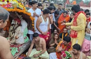 पालकी में भगवान चंद्रमौलेश्वर, हाथी पर मनमहेश और गरुड़ रथ पर शिव तांडव रूप में विराजित होकर नगर भ्रमण पर निकले