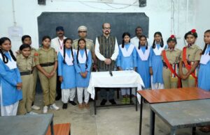 राज्यपाल रमेन डेका महासमुंद जिले के विकासखंड पिथौरा अंतर्गत ग्राम गोडबहल के शासकीय हायर सेकेंडरी स्कूल पहुंचे