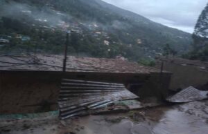 उत्तराखंड के थराली में बादल फटने से हड़कंप, मलबे में दबे कई घर और लोग