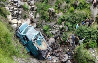 CRPF वाहन का दर्दनाक एक्सीडेंट: उधमपुर में 2 जवानों की मौत, 12 घायल