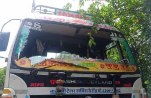 कांग्रेस ऑफिस पर BJP का हल्ला बोल, मारपीट-तोड़फोड़ का आरोप