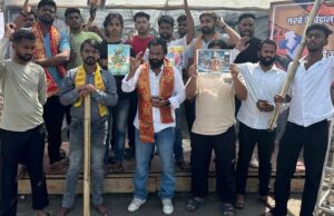घर वापसी की धमकी और गंगाजल-गौमूत्र का ज़िक्र: गरबा आयोजन में लगा भड़काऊ पोस्टर