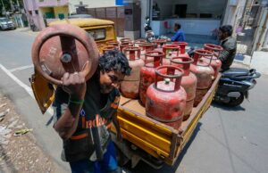 मोदी सरकार 25 लाख परिवारों को देगी मुफ्त LPG कनेक्शन, हर कनेक्शन पर खर्च होंगे 2,050 रुपये