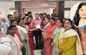 शूर्पणखा पुतला दहन में सोनम रघुवंशी का नाम और चेहरा जोड़ा, इंदौर में लोगों का फूटा गुस्सा