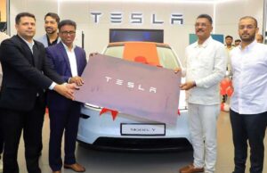 मंत्री सरनाईक ने ली भारत की पहली TESLA कार, खास तोहफा पोते के लिए