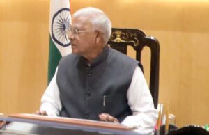 राज्यपाल पटेल ने हाट बाजारों में सिकल सेल और टीबी की स्क्रीनिंग कराने की दी सलाह