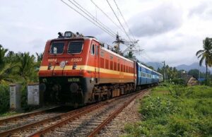 पंडाल घूमने वालों के लिए खुशखबरी! रेलवे ने चलाईं पूजा स्पेशल ट्रेनें