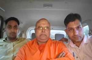एयर होस्टेस नौकरी का झांसा देकर चैतन्यानंद ने लड़कियों को बनाया शिकार, दिल्ली पुलिस ने दर्ज किया केस