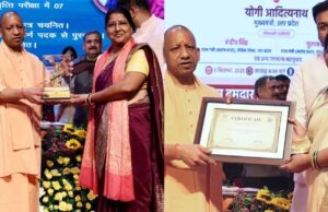 UP सरकार का शिक्षक दिवस सरप्राइज: शिक्षामित्र और अनुदेशक भी होंगे कैशलेस इलाज के लाभार्थी