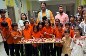 दिव्यांग बच्चों की मेहनत को मिला सहारा: अंजय शुक्ला ने कोपल वाणी से खरीदे 15,000 रुपये के दीपक, बढ़ाया उनका हौसला