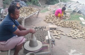अयोध्या के कुम्हारों के जीवन में ‘दीप’ जला रही योगी सरकार