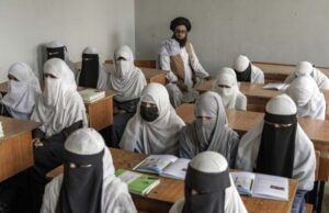 लड़कियों की पढ़ाई, ब्यूटी पार्लर और अब इंटरनेट भी बैन: अफगानिस्तान में तालिबान की सख्ती