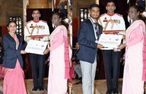 राष्ट्रपति ने एनएसएस स्वयंसेवकों आयुषी सिन्हा और सौमित दुबे को किया सम्मानित, उच्च शिक्षा मंत्री परमार ने जताई खुशी