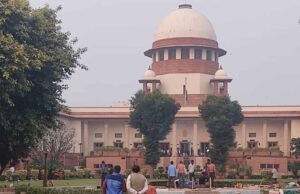 सड़क सुरक्षा पर सुप्रीम कोर्ट सख्त : पैदल यात्रियों के लिए नया नियम? अब दायीं ओर चलना होगा ज़रूरी!