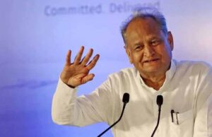सिर्फ 26 सेकेंड में घोषणापत्र लॉन्च, गहलोत ने कहा- जनता को दिखाया छलावा!