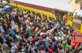 भीड़ से डर नहीं, सरकार से सवाल है! 12 हजार स्पेशल ट्रेनें गायब, छत और दरवाजों पर लोग