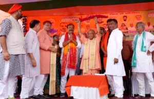 सीएम योगी ने रघुनाथपुर से विकास कुमार सिंह व दरौली से विष्णुदेव पासवान के लिए मांगा वोट