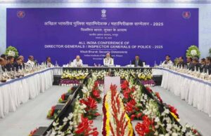 प्रधानमंत्री ने पुलिस नेतृत्व से विकसित भारत के राष्ट्रीय दृष्टिकोण के अनुरूप पुलिस व्यवस्था को आधुनिक बनाने और इसमें सुधार करने का आग्रह किया