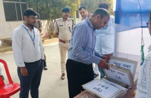 मतगणना से पहले समस्तीपुर डीएम का स्ट्रांग रूम निरीक्षण, अधिकारियों को दिए जरूरी निर्देश