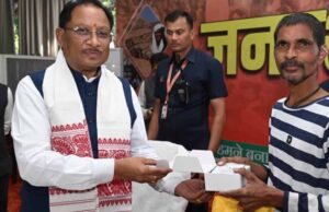 मुख्यमंत्री साय ने दिखाई संवेदना, जनदर्शन में श्रवण बाधित रमन को दी त्वरित मदद
