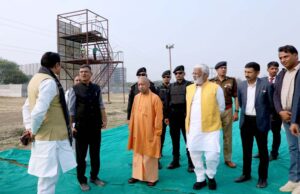 नितीश कुमार के शपथ ग्रहण समारोह में शामिल हुए सीएम योगी