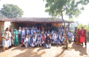 गीतांजलि कन्या कॉलेज की छात्राओं ने ज्ञान पर्यटन में जाना ग्रामीण जीवन का अनुभव