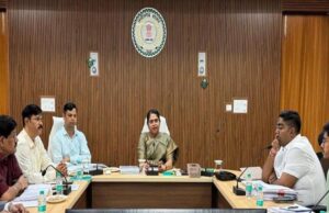 रायपुर: आबकारी विभाग की समीक्षा बैठक में अधिकारियों को राजस्व लक्ष्य प्राप्ति के निर्देश