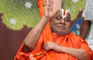 रामभद्राचार्य का बयान: भारत में रहना है तो बोलना होगा ‘जय श्री राम’