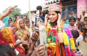अलीनगर से आगे निकलीं मैथिली ठाकुर, शुरुआती गिनती में मजबूत बढ़त