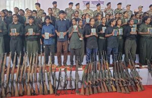 नक्सलियों में हड़कंप: 15 लाख के इनामी धनुष ने पत्नी सहित चुनी शांति की राह, MP में सरेंडर बढ़े