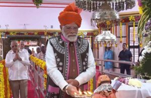 पीएम मोदी का नर्मदा दौरा: देवमोगरा मंदिर में पूजा-अर्चना, बिरसा मुंडा को दी श्रद्धांजलि