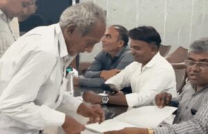 30 साल से बंद सहकारी मंडली का कर्ज चुकाकर गांव को दिलाई राहत, 300 किसानों की हुई मदद