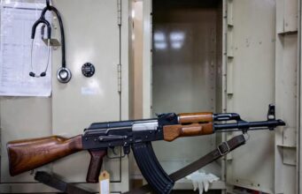 डॉक्टर अदील अहमद रदर के लॉकर में मिली AK-47 राइफल, पुलिस को लगा झटका