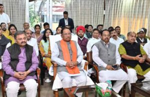 जनप्रतिनिधियों संग मुख्यमंत्री विष्णु देव साय ने ‘मन की बात’ कार्यक्रम की 129वीं कड़ी का श्रवण