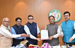 रायपुर में मुख्यमंत्री से मिले CAIT प्रतिनिधि, स्वदेशी संकल्प यात्रा में शामिल होने का दिया निमंत्रण