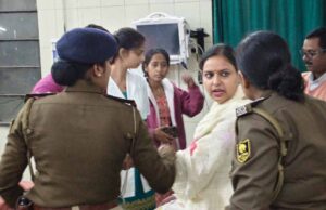 महिला ने पुलिस अधीक्षक कार्यालय में काटी नसें, अधिकारी की पत्नी होने का दावा